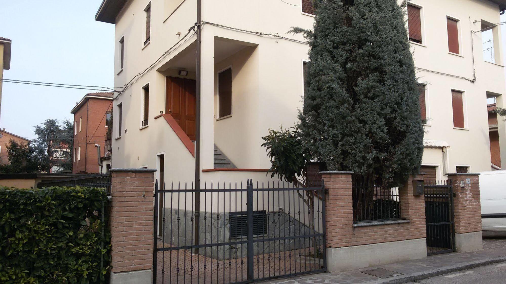 Отель Viale Manzoni Сассуоло Экстерьер фото